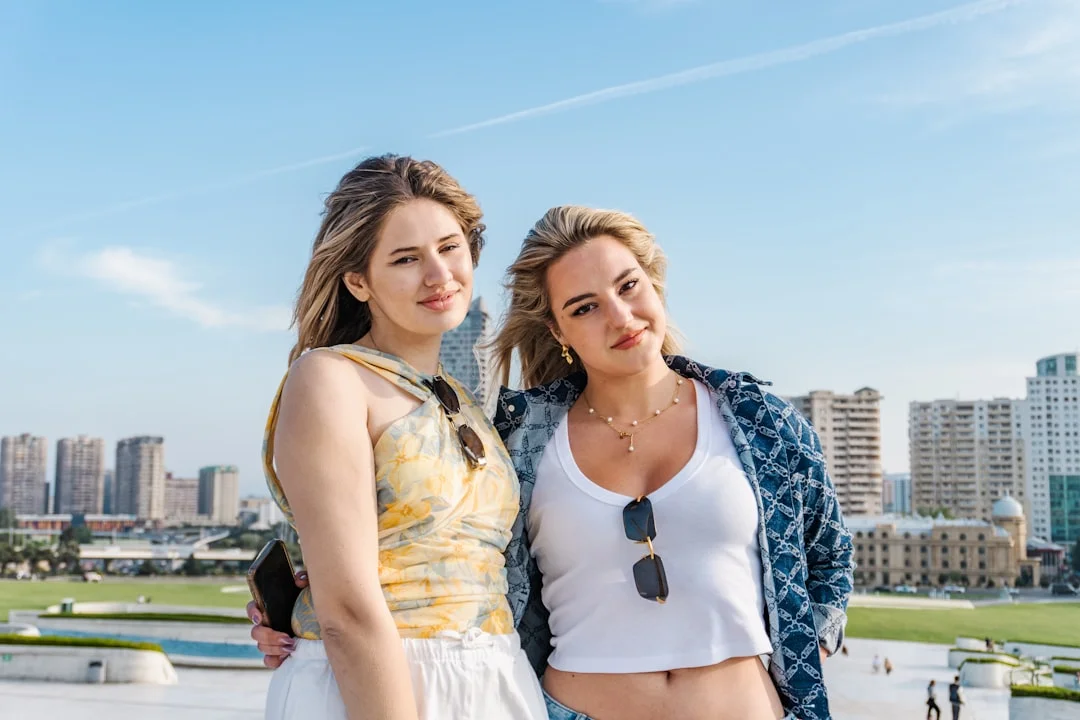 週末與朋友外出遊玩的快樂時光